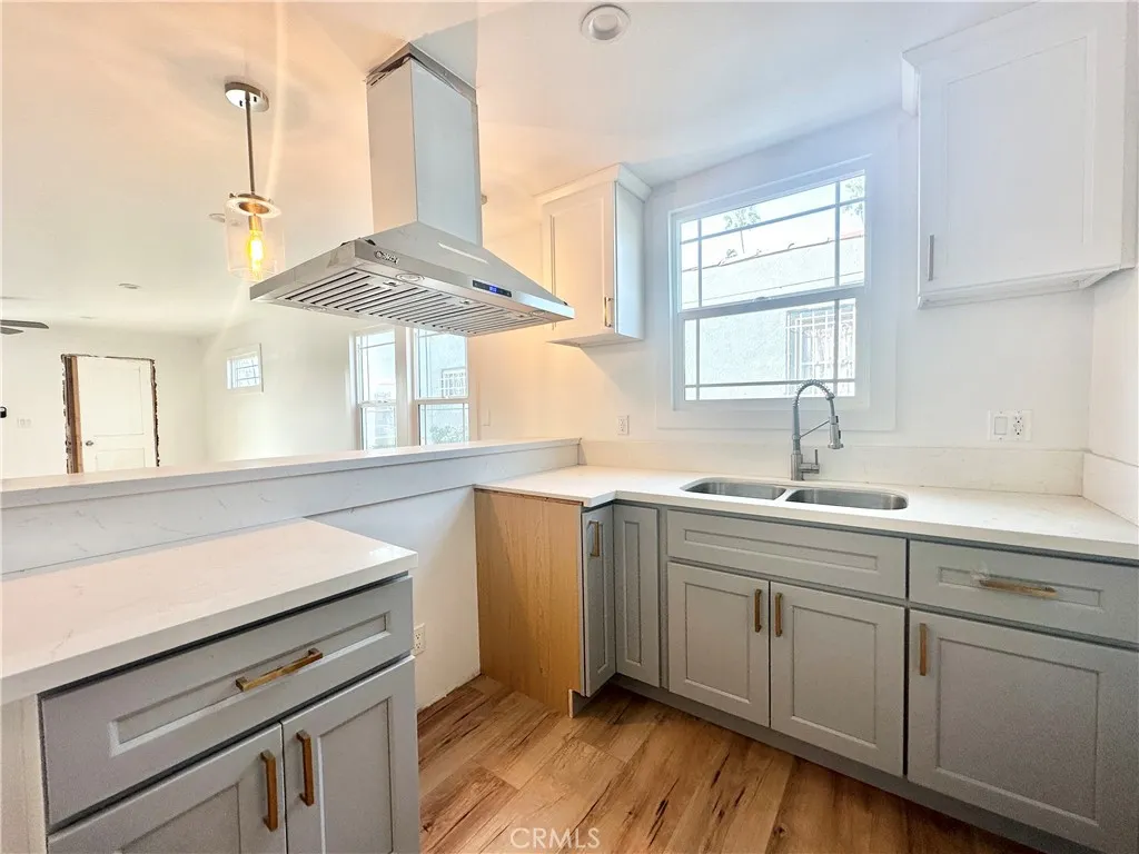 5718 S Manhattan Place, Los Angeles, California 90062 home-pic-9